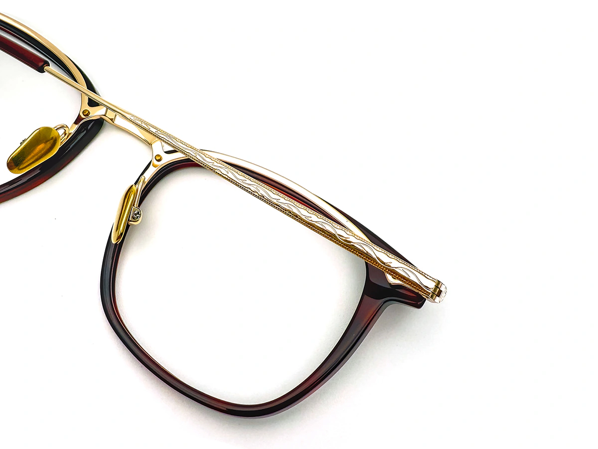 Mixed material eyewear with acetate front and metal junction details