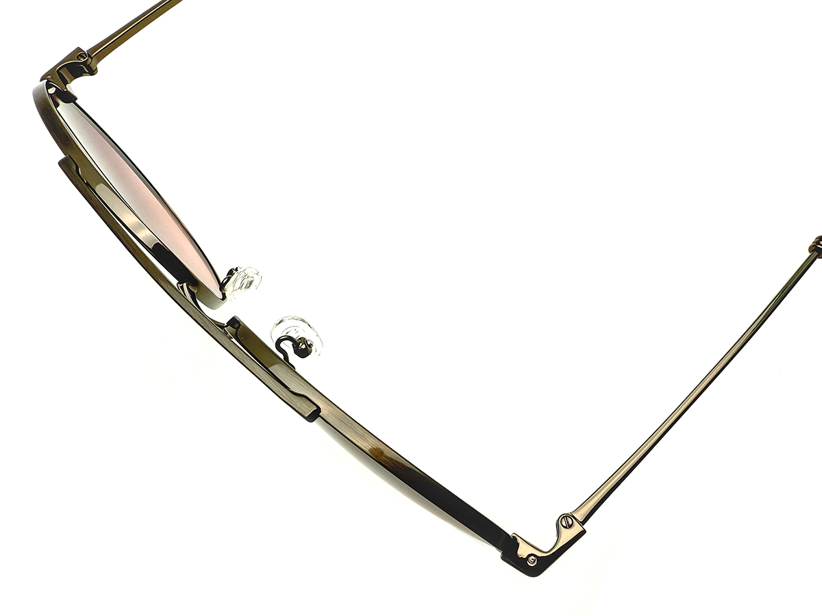 Titanium sunglasses hinge, endpiece and slim temple alignment detail