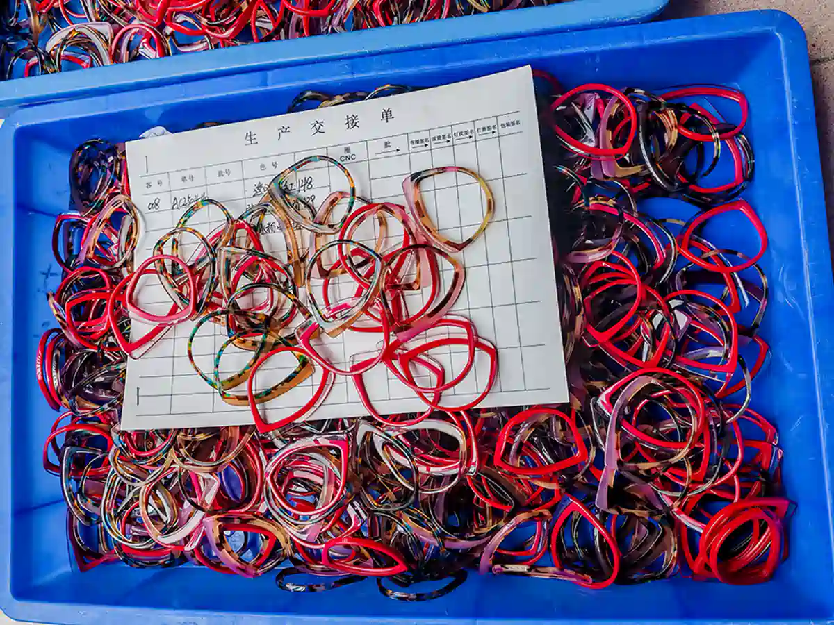 Batch of laminated acetate optical frame fronts with a production handover sheet